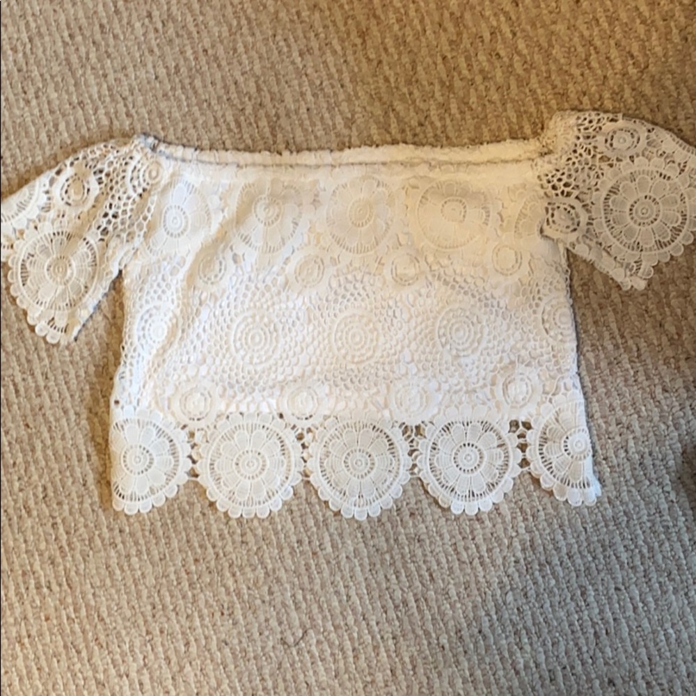White off the shoulder! PERFECT FOR SUMMER!